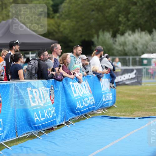 30.08.2026 - Elbe Triathlon Hamburg LAZAROV Photography http://msf.ph/oto/10029611 30.08.2026 12:55:41 Ziel 1840, 1844 meine-sportfotos.de