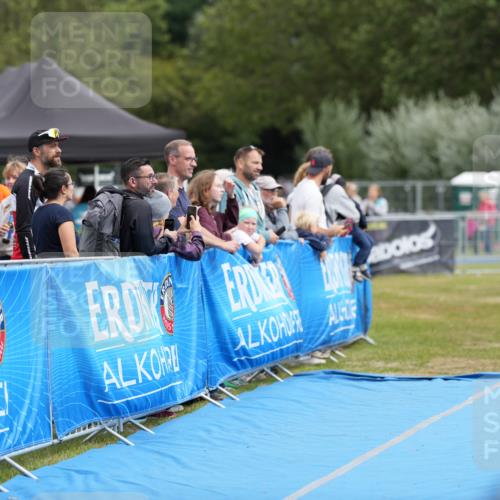 30.08.2026 - Elbe Triathlon Hamburg LAZAROV Photography http://msf.ph/oto/10029612 30.08.2026 12:55:41 Ziel 1840, 1844 meine-sportfotos.de