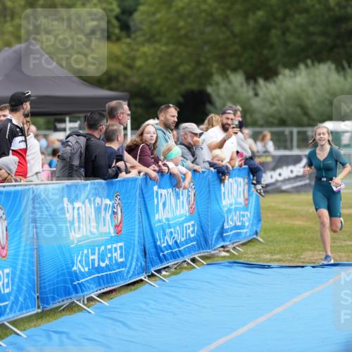 30.08.2026 - Elbe Triathlon Hamburg LAZAROV Photography http://msf.ph/oto/10029615 30.08.2026 12:56:04 Ziel 1809, 1871 meine-sportfotos.de