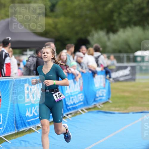 30.08.2026 - Elbe Triathlon Hamburg LAZAROV Photography http://msf.ph/oto/10029616 30.08.2026 12:56:07 Ziel 1809 meine-sportfotos.de
