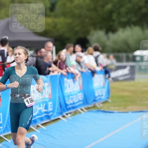 30.08.2026 - Elbe Triathlon Hamburg LAZAROV Photography http://msf.ph/oto/10029617 30.08.2026 12:56:07 Ziel 1809 meine-sportfotos.de