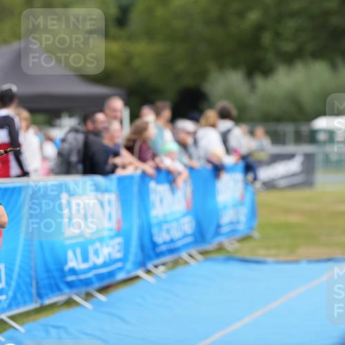 30.08.2026 - Elbe Triathlon Hamburg LAZAROV Photography http://msf.ph/oto/10029618 30.08.2026 12:56:08 Ziel 1809 meine-sportfotos.de