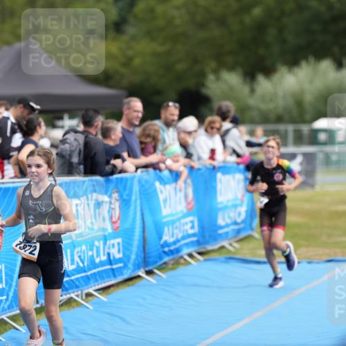 30.08.2026 - Elbe Triathlon Hamburg LAZAROV Photography http://msf.ph/oto/10029619 30.08.2026 12:56:16 Ziel 1834 meine-sportfotos.de