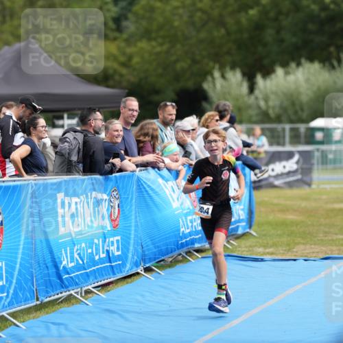 30.08.2026 - Elbe Triathlon Hamburg LAZAROV Photography http://msf.ph/oto/10029621 30.08.2026 12:56:17 Ziel 1834 meine-sportfotos.de