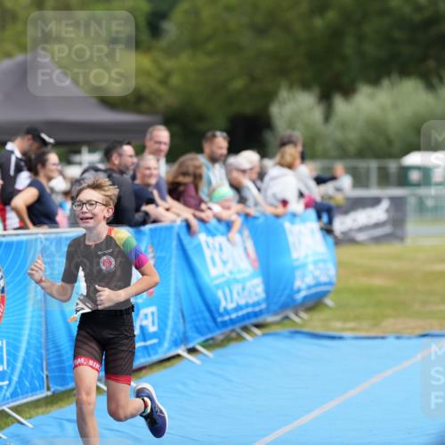 30.08.2026 - Elbe Triathlon Hamburg LAZAROV Photography http://msf.ph/oto/10029622 30.08.2026 12:56:18 Ziel 1834 meine-sportfotos.de