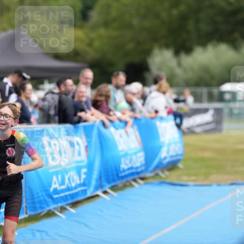 30.08.2026 - Elbe Triathlon Hamburg LAZAROV Photography http://msf.ph/oto/10029623 30.08.2026 12:56:18 Ziel 1834 meine-sportfotos.de