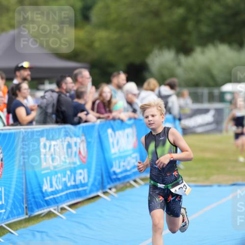 30.08.2026 - Elbe Triathlon Hamburg LAZAROV Photography http://msf.ph/oto/10029628 30.08.2026 12:56:49 Ziel 1835, 1848 meine-sportfotos.de