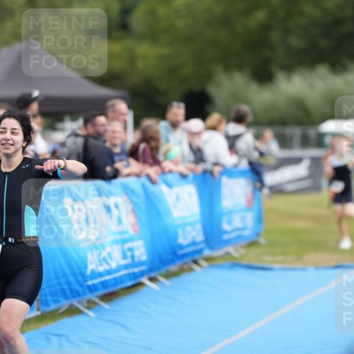 30.08.2026 - Elbe Triathlon Hamburg LAZAROV Photography http://msf.ph/oto/10029635 30.08.2026 12:56:59 Ziel 1608, 1832, 1858 meine-sportfotos.de