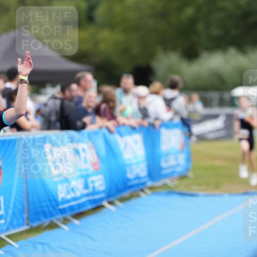 30.08.2026 - Elbe Triathlon Hamburg LAZAROV Photography http://msf.ph/oto/10029636 30.08.2026 12:57:00 Ziel 1608, 1832, 1858 meine-sportfotos.de