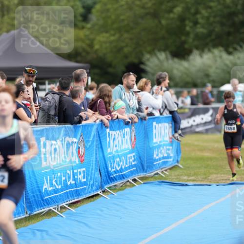 30.08.2026 - Elbe Triathlon Hamburg LAZAROV Photography http://msf.ph/oto/10029638 30.08.2026 12:57:03 Ziel 1608, 1832, 1858 meine-sportfotos.de