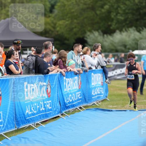 30.08.2026 - Elbe Triathlon Hamburg LAZAROV Photography http://msf.ph/oto/10029639 30.08.2026 12:57:03 Ziel 1608, 1832, 1858 meine-sportfotos.de