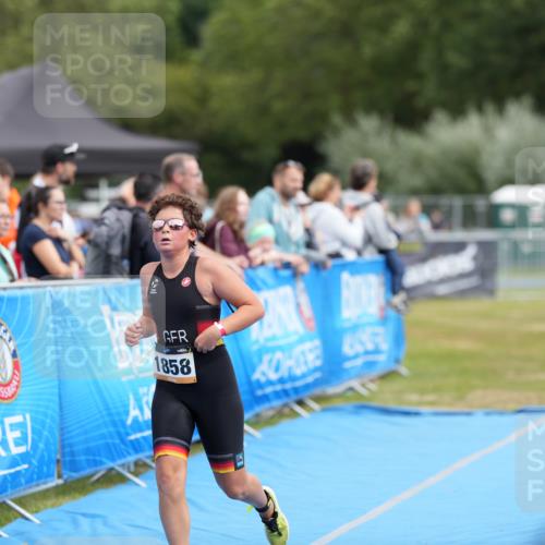 30.08.2026 - Elbe Triathlon Hamburg LAZAROV Photography http://msf.ph/oto/10029640 30.08.2026 12:57:06 Ziel 1832, 1858 meine-sportfotos.de