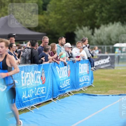 30.08.2026 - Elbe Triathlon Hamburg LAZAROV Photography http://msf.ph/oto/10029643 30.08.2026 12:57:25 Ziel 1849, 1853 meine-sportfotos.de