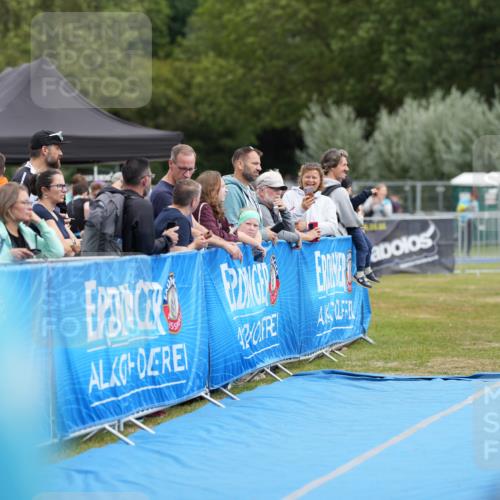 30.08.2026 - Elbe Triathlon Hamburg LAZAROV Photography http://msf.ph/oto/10029644 30.08.2026 12:57:26 Ziel 1849, 1853 meine-sportfotos.de