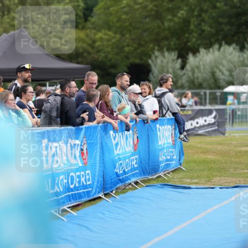 30.08.2026 - Elbe Triathlon Hamburg LAZAROV Photography http://msf.ph/oto/10029645 30.08.2026 12:57:26 Ziel 1849, 1853 meine-sportfotos.de