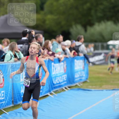 30.08.2026 - Elbe Triathlon Hamburg LAZAROV Photography http://msf.ph/oto/10029655 30.08.2026 12:58:36 Ziel 1779, 1806, 1870 meine-sportfotos.de