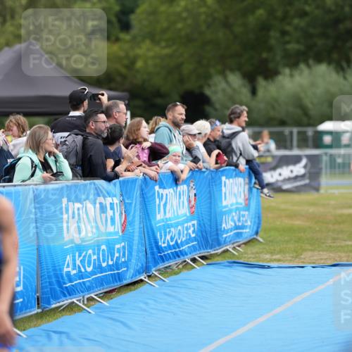 30.08.2026 - Elbe Triathlon Hamburg LAZAROV Photography http://msf.ph/oto/10029657 30.08.2026 12:58:37 Ziel 1779, 1806, 1870 meine-sportfotos.de