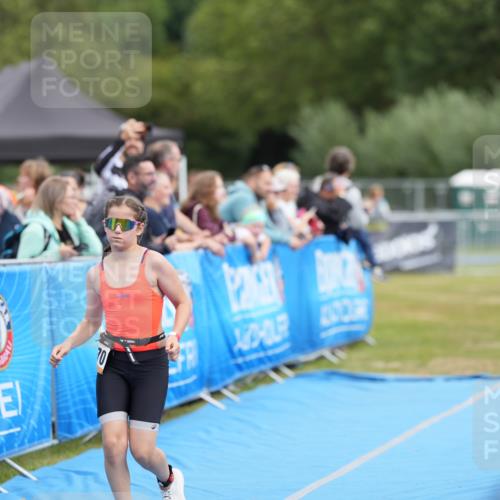 30.08.2026 - Elbe Triathlon Hamburg LAZAROV Photography http://msf.ph/oto/10029658 30.08.2026 12:58:43 Ziel 1870 meine-sportfotos.de