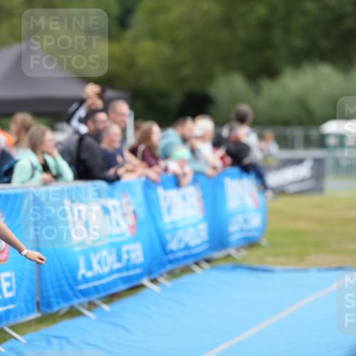 30.08.2026 - Elbe Triathlon Hamburg LAZAROV Photography http://msf.ph/oto/10029660 30.08.2026 12:58:44 Ziel 1870 meine-sportfotos.de
