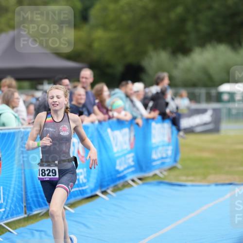 30.08.2026 - Elbe Triathlon Hamburg LAZAROV Photography http://msf.ph/oto/10029664 30.08.2026 12:59:07 Ziel 1829, 1878 meine-sportfotos.de