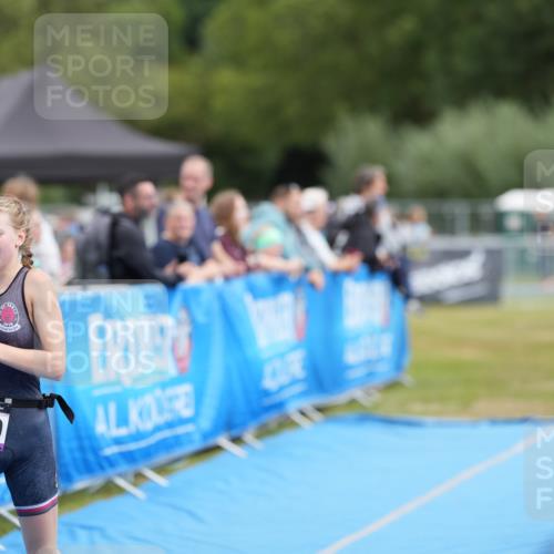 30.08.2026 - Elbe Triathlon Hamburg LAZAROV Photography http://msf.ph/oto/10029665 30.08.2026 12:59:07 Ziel 1829, 1878 meine-sportfotos.de