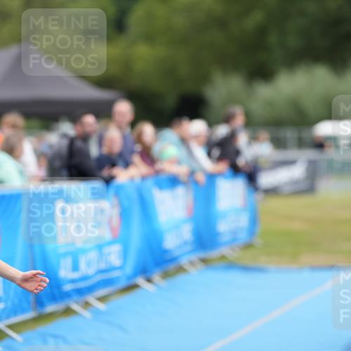 30.08.2026 - Elbe Triathlon Hamburg LAZAROV Photography http://msf.ph/oto/10029666 30.08.2026 12:59:08 Ziel 1829, 1878 meine-sportfotos.de