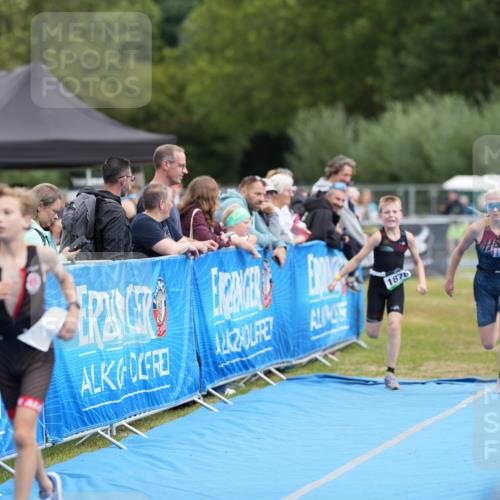 30.08.2026 - Elbe Triathlon Hamburg LAZAROV Photography http://msf.ph/oto/10029673 30.08.2026 12:59:33 Ziel 1772, 1817, 1876, 1888 meine-sportfotos.de