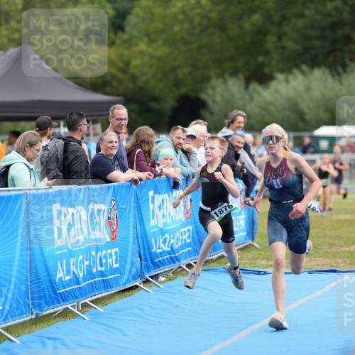 30.08.2026 - Elbe Triathlon Hamburg LAZAROV Photography http://msf.ph/oto/10029675 30.08.2026 12:59:34 Ziel 1772, 1817, 1876, 1888 meine-sportfotos.de