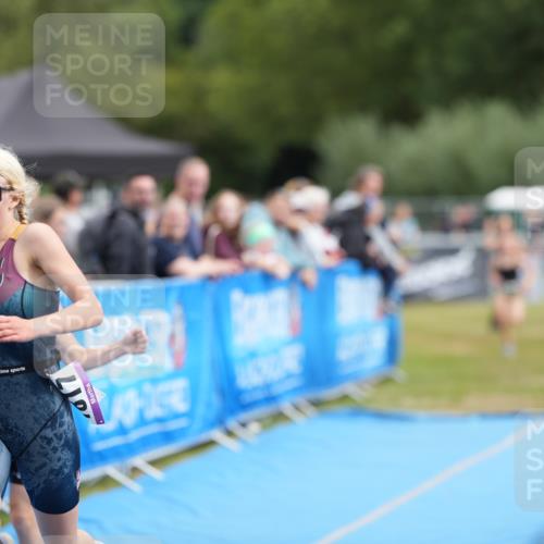 30.08.2026 - Elbe Triathlon Hamburg LAZAROV Photography http://msf.ph/oto/10029677 30.08.2026 12:59:35 Ziel 1772, 1817, 1847, 1876, 1888 meine-sportfotos.de