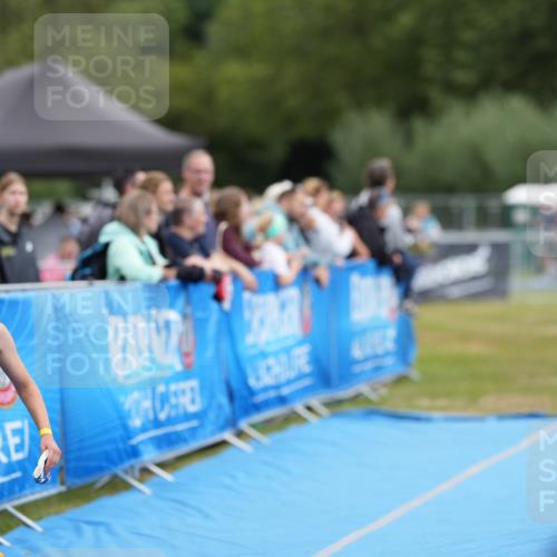 30.08.2026 - Elbe Triathlon Hamburg LAZAROV Photography http://msf.ph/oto/10029684 30.08.2026 12:59:58 Ziel 1879 meine-sportfotos.de