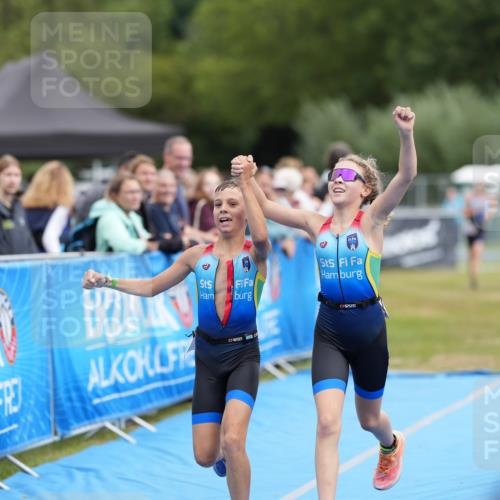 30.08.2026 - Elbe Triathlon Hamburg LAZAROV Photography http://msf.ph/oto/10029686 30.08.2026 13:00:13 Ziel 1775, 1807, 1816 meine-sportfotos.de