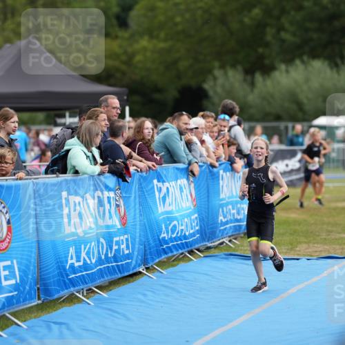 30.08.2026 - Elbe Triathlon Hamburg LAZAROV Photography http://msf.ph/oto/10029694 30.08.2026 13:00:26 Ziel 1770, 1812, 1862 meine-sportfotos.de