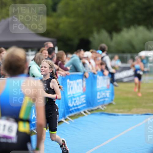 30.08.2026 - Elbe Triathlon Hamburg LAZAROV Photography http://msf.ph/oto/10029695 30.08.2026 13:00:28 Ziel 1770, 1812, 1862 meine-sportfotos.de