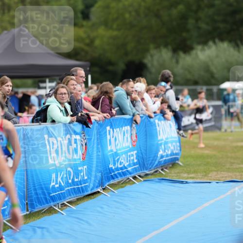 30.08.2026 - Elbe Triathlon Hamburg LAZAROV Photography http://msf.ph/oto/10029696 30.08.2026 13:00:34 Ziel 1812 meine-sportfotos.de