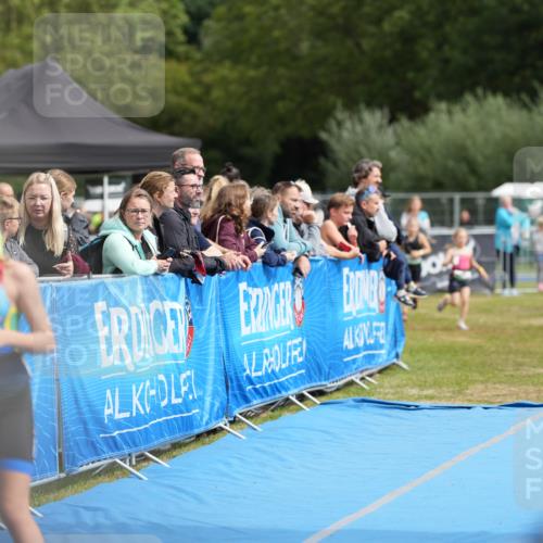30.08.2026 - Elbe Triathlon Hamburg LAZAROV Photography http://msf.ph/oto/10029709 30.08.2026 13:01:25 Ziel 1881 meine-sportfotos.de