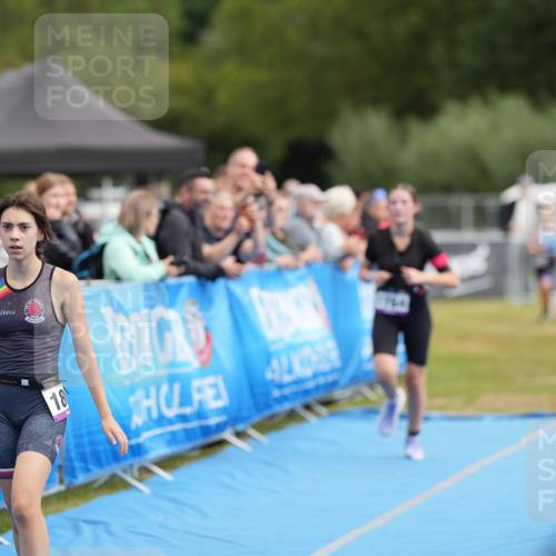 30.08.2026 - Elbe Triathlon Hamburg LAZAROV Photography http://msf.ph/oto/10029721 30.08.2026 13:03:11 Ziel 1808, 1883 meine-sportfotos.de