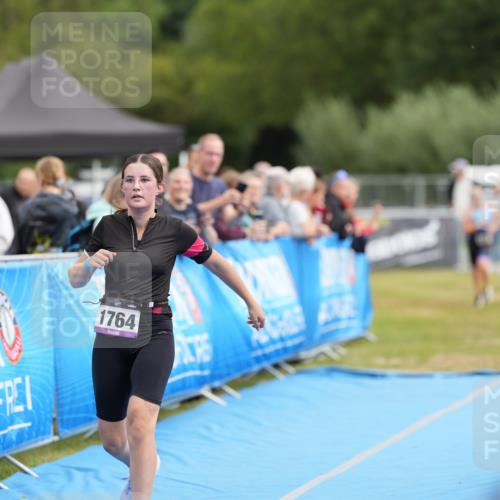 30.08.2026 - Elbe Triathlon Hamburg LAZAROV Photography http://msf.ph/oto/10029722 30.08.2026 13:03:13 Ziel 1808, 1813 meine-sportfotos.de