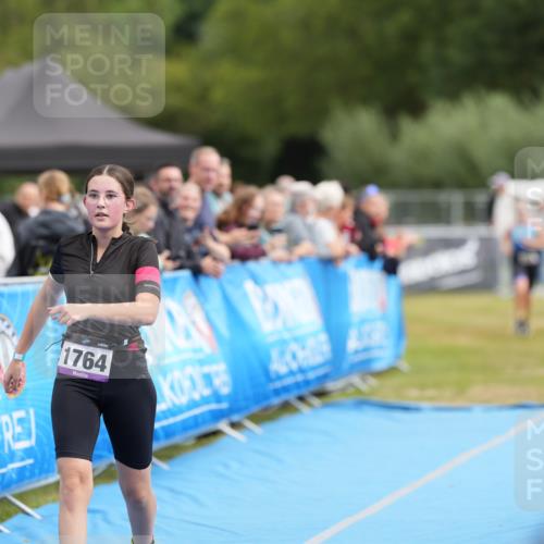 30.08.2026 - Elbe Triathlon Hamburg LAZAROV Photography http://msf.ph/oto/10029723 30.08.2026 13:03:14 Ziel 1808, 1813 meine-sportfotos.de