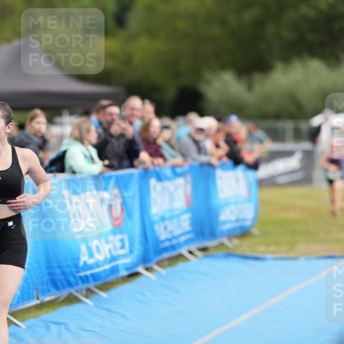 30.08.2026 - Elbe Triathlon Hamburg LAZAROV Photography http://msf.ph/oto/10029727 30.08.2026 13:03:30 Ziel 1885, 1887 meine-sportfotos.de