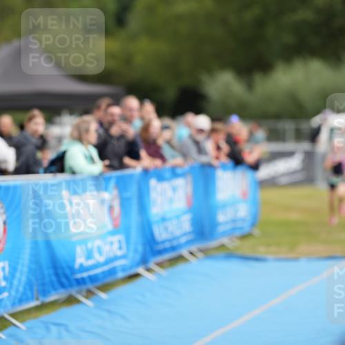 30.08.2026 - Elbe Triathlon Hamburg LAZAROV Photography http://msf.ph/oto/10029728 30.08.2026 13:03:30 Ziel 1885, 1887 meine-sportfotos.de