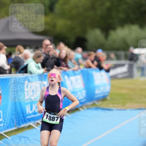 30.08.2026 - Elbe Triathlon Hamburg LAZAROV Photography http://msf.ph/oto/10029730 30.08.2026 13:03:35 Ziel 1887 meine-sportfotos.de