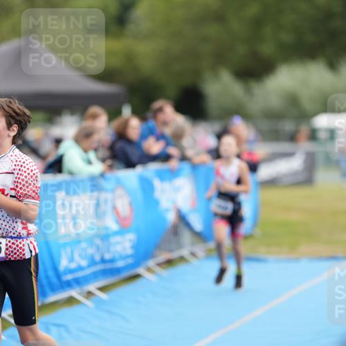 30.08.2026 - Elbe Triathlon Hamburg LAZAROV Photography http://msf.ph/oto/10029738 30.08.2026 13:04:49 Ziel 1805, 1866 meine-sportfotos.de