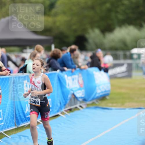 30.08.2026 - Elbe Triathlon Hamburg LAZAROV Photography http://msf.ph/oto/10029739 30.08.2026 13:04:51 Ziel 1805, 1866 meine-sportfotos.de