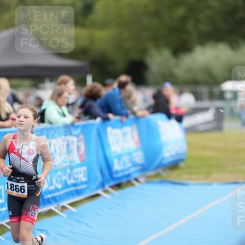 30.08.2026 - Elbe Triathlon Hamburg LAZAROV Photography http://msf.ph/oto/10029740 30.08.2026 13:04:52 Ziel 1866 meine-sportfotos.de