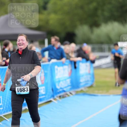30.08.2026 - Elbe Triathlon Hamburg LAZAROV Photography http://msf.ph/oto/10029743 30.08.2026 13:06:17 Ziel 1683, 1766, 1782 meine-sportfotos.de