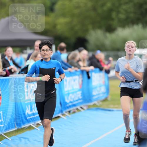 30.08.2026 - Elbe Triathlon Hamburg LAZAROV Photography http://msf.ph/oto/10029744 30.08.2026 13:06:21 Ziel 1766, 1782 meine-sportfotos.de