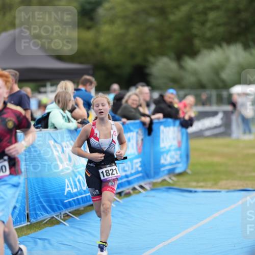30.08.2026 - Elbe Triathlon Hamburg LAZAROV Photography http://msf.ph/oto/10029748 30.08.2026 13:07:06 Ziel 1800, 1821 meine-sportfotos.de