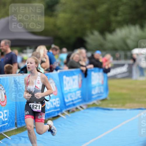 30.08.2026 - Elbe Triathlon Hamburg LAZAROV Photography http://msf.ph/oto/10029749 30.08.2026 13:07:06 Ziel 1800, 1821 meine-sportfotos.de