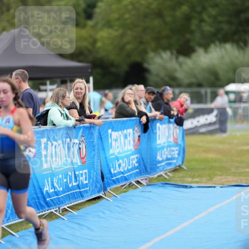 30.08.2026 - Elbe Triathlon Hamburg LAZAROV Photography http://msf.ph/oto/10029750 30.08.2026 13:07:23 Ziel 1815 meine-sportfotos.de