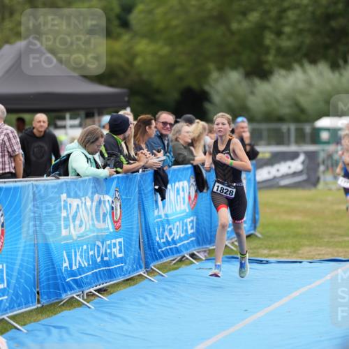30.08.2026 - Elbe Triathlon Hamburg LAZAROV Photography http://msf.ph/oto/10029759 30.08.2026 13:09:21 Ziel 1777, 1784, 1828 meine-sportfotos.de
